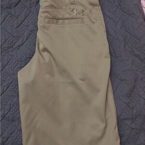 Under Armour Boys XL Khaki shorts stitched logo